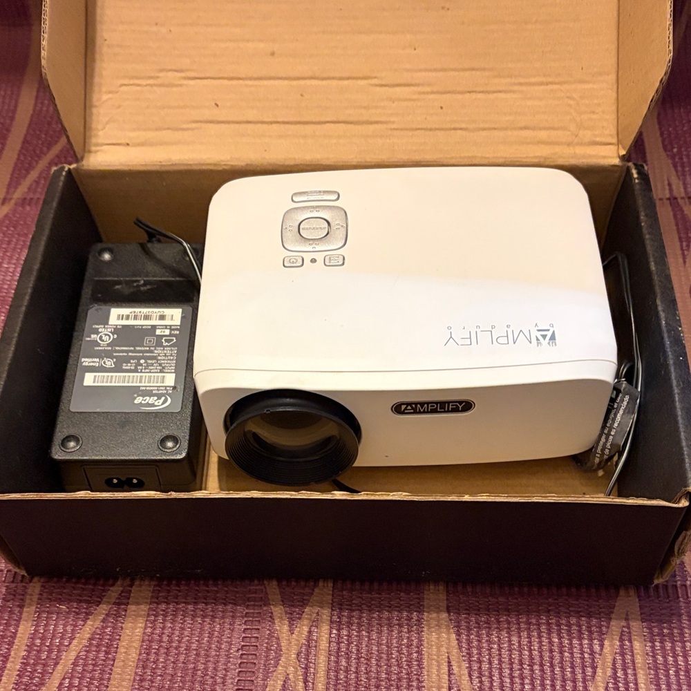 Amplify by Aduro
Projector